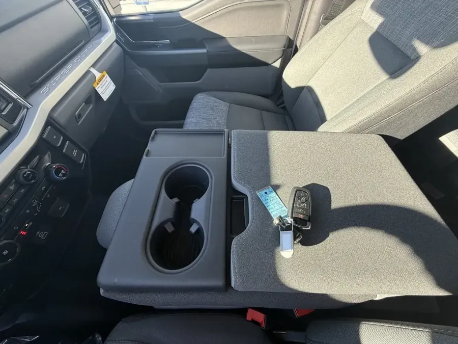 2026 Ford Super Duty F-350 | Photo 19 of 23