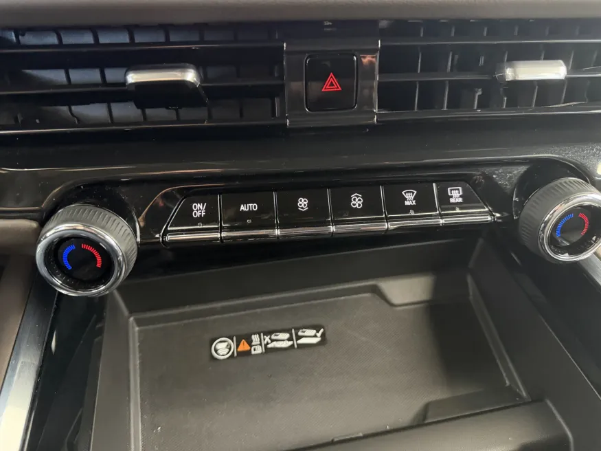 2025 Chevrolet Suburban LT | Photo 18 of 24