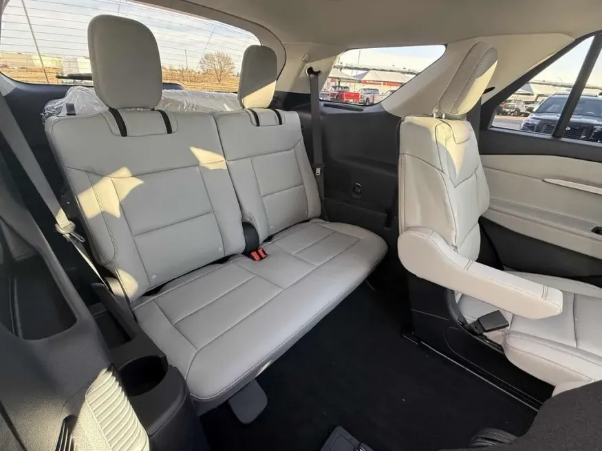 2026 Ford Explorer | Photo 26 of 27