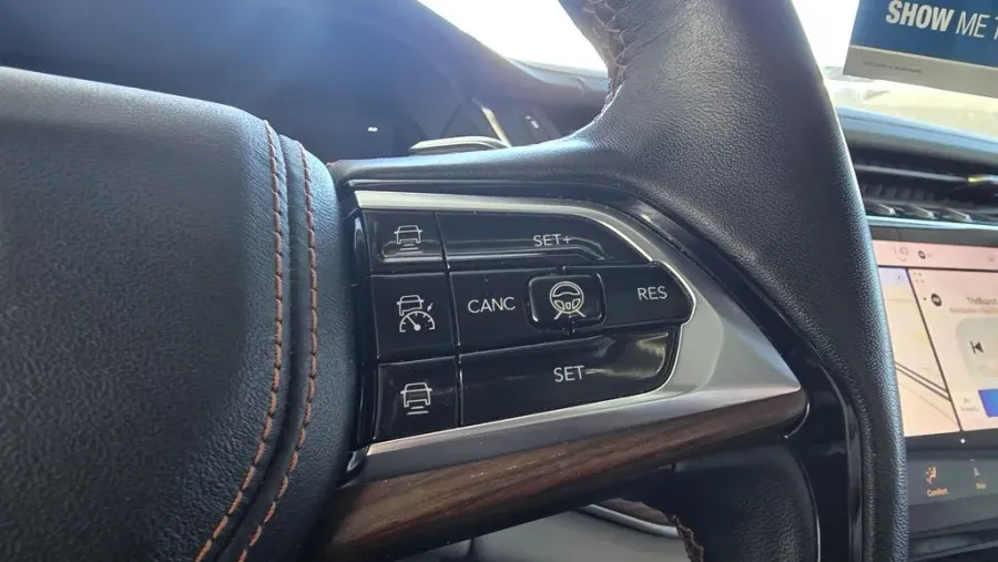 2022 Jeep Grand Cherokee L | Photo 19 of 36