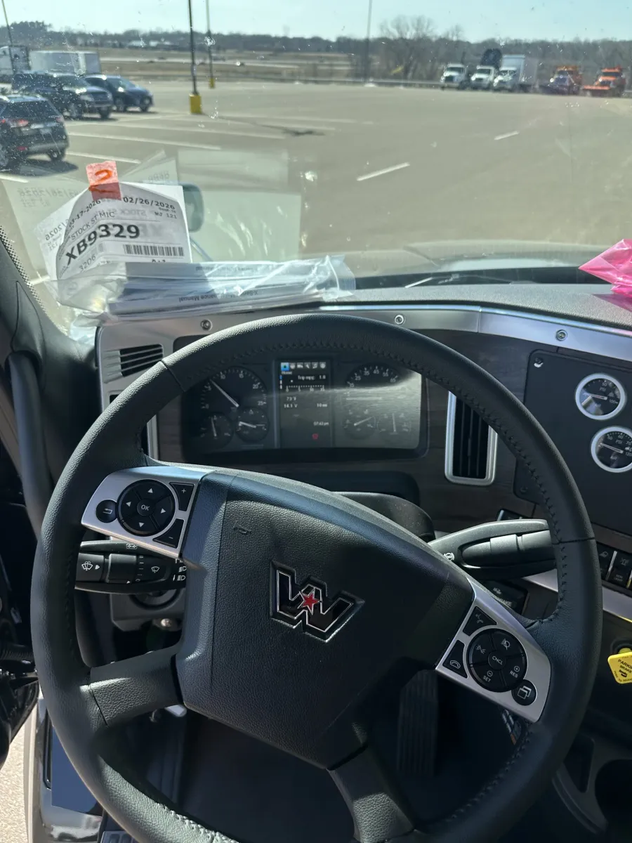 2027 Western Star 49X | Photo 11 of 14
