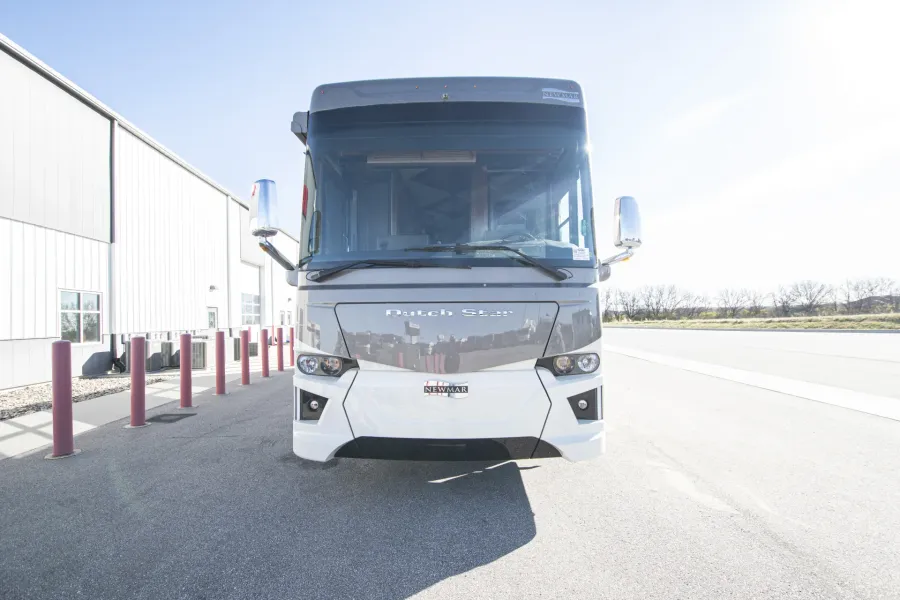 2020 Newmar Dutch Star 4369 | Photo 4 of 55