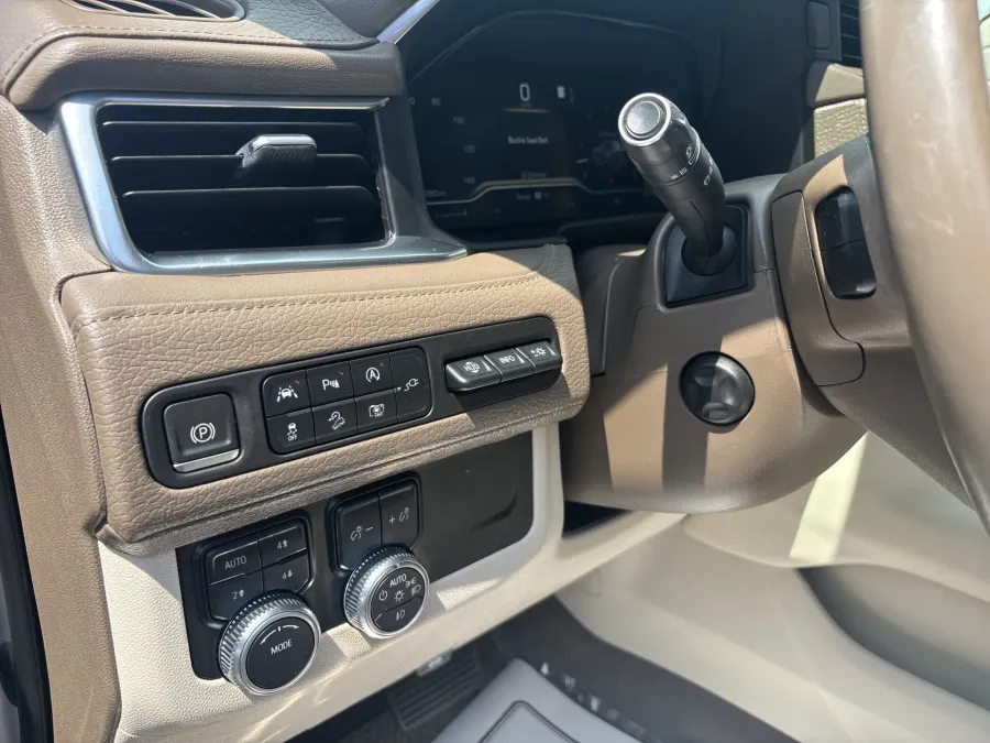 2022 GMC Yukon Denali | Photo 16 of 25