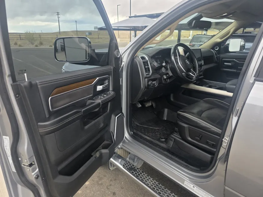 2022 RAM 3500 Laramie | Photo 9 of 28