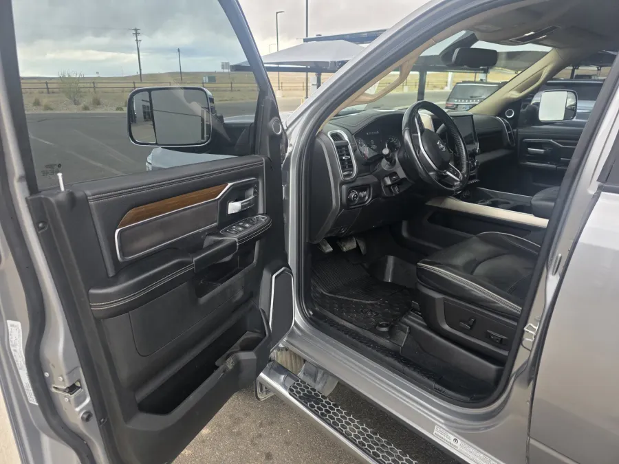 2022 RAM 3500 Laramie | Photo 9 of 28