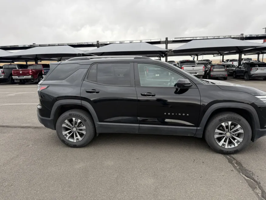2025 Chevrolet Equinox AWD LT | Photo 1 of 4