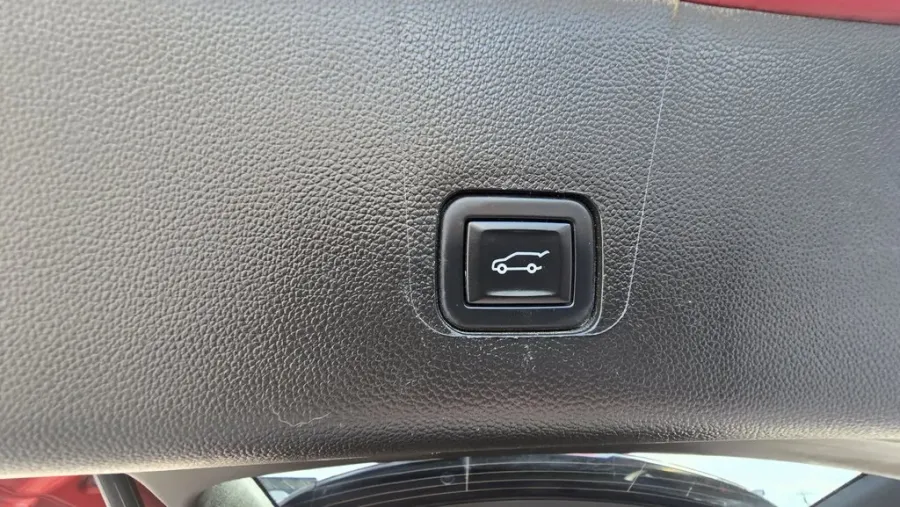 2023 Chevrolet Traverse | Photo 9 of 31