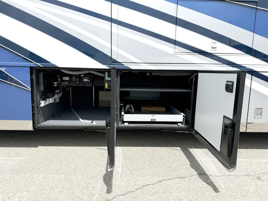 2022 Newmar Essex 4551 | Photo 26 of 32