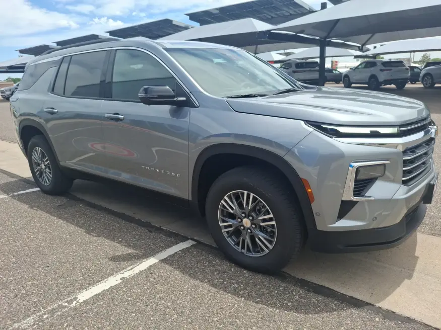 2026 Chevrolet Traverse AWD LT | Photo 6 of 22