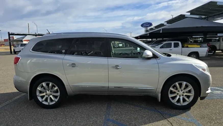 2017 Buick Enclave | Photo 4 of 32