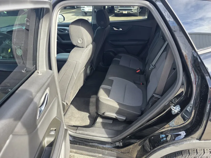 2025 Chevrolet Blazer LT | Photo 8 of 11