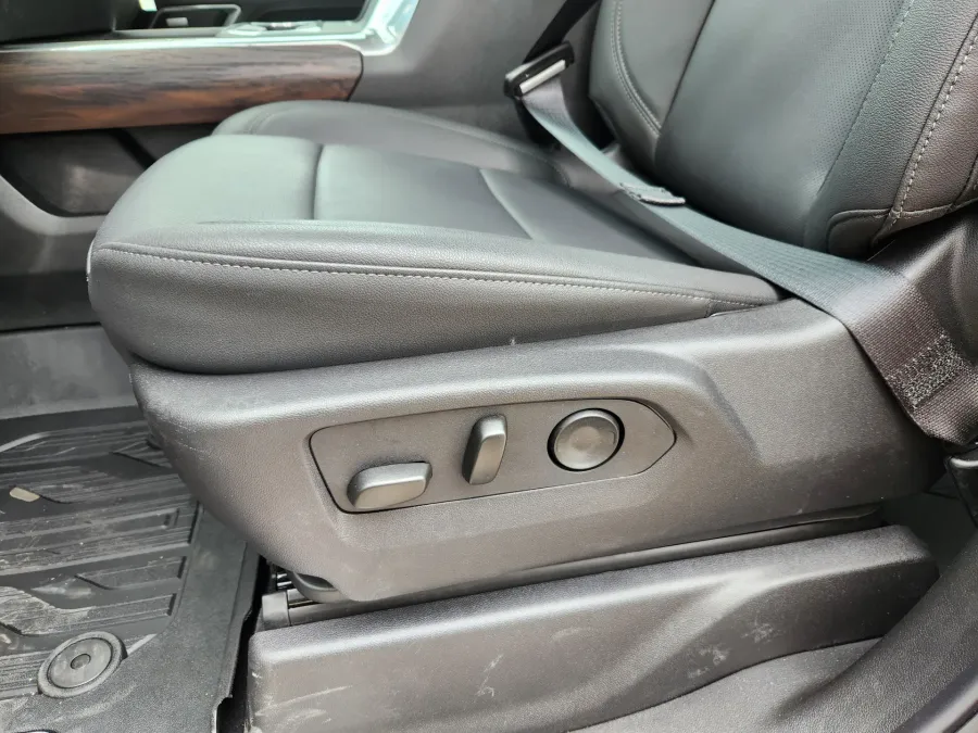 2025 GMC Sierra 2500HD SLT | Photo 9 of 32