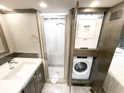 2019 Fleetwood Discovery 40M LXE | Thumbnail Photo 18 of 30