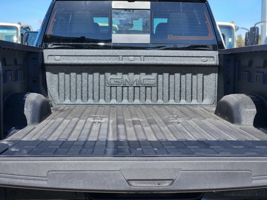 2026 GMC Sierra 2500HD AT4 | Photo 18 of 20