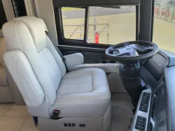 2027 Newmar London Aire 4569 | Thumbnail Photo 9 of 45
