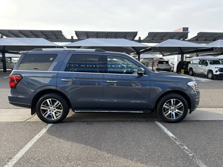 2022 Ford Expedition Limited | Photo 5 of 26