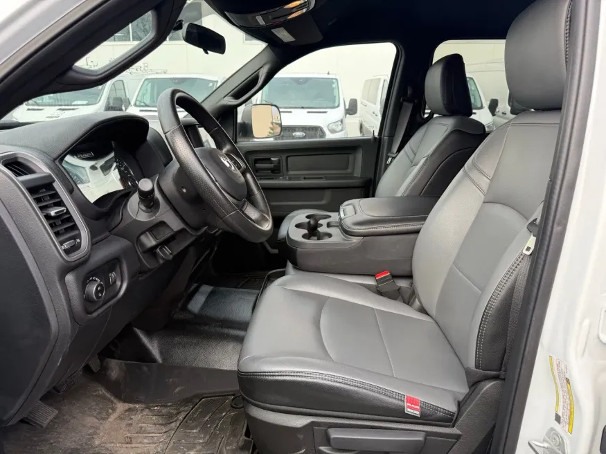 2022 RAM 3500 Tradesman | Photo 4 of 21