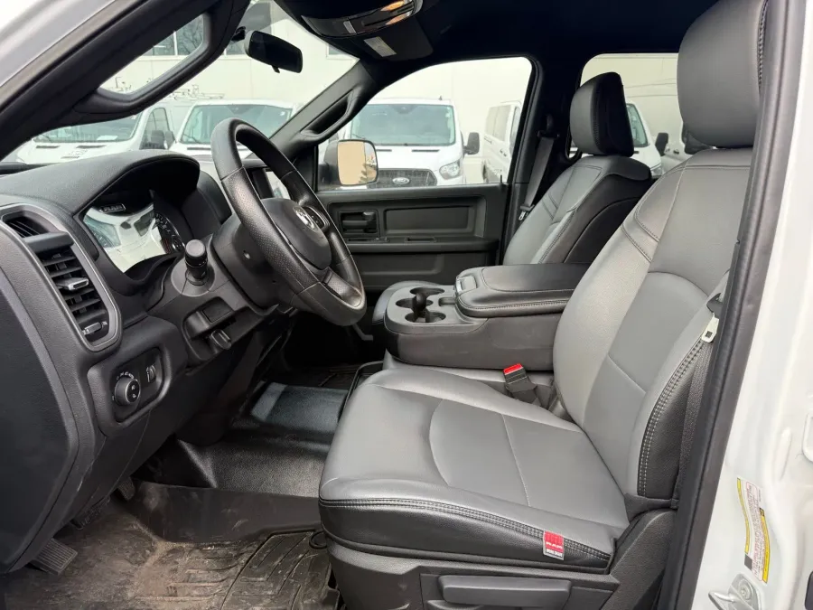 2022 RAM 3500 Tradesman | Photo 4 of 21