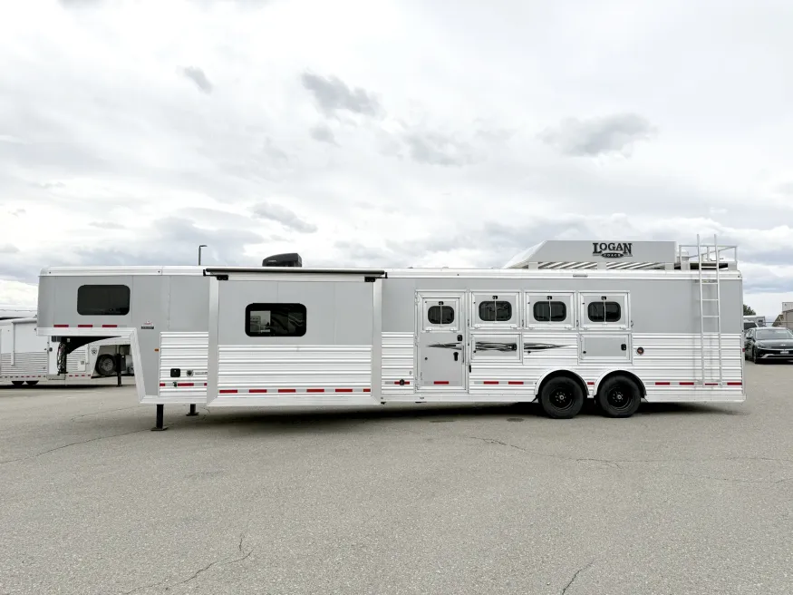 2023 Logan Coach Select 814 4HLQ | Photo 22 of 27