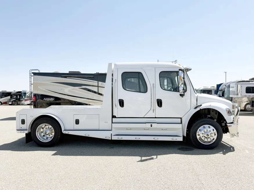 2024 Freightliner M2 106 Summit Hauler | Photo 19 of 25