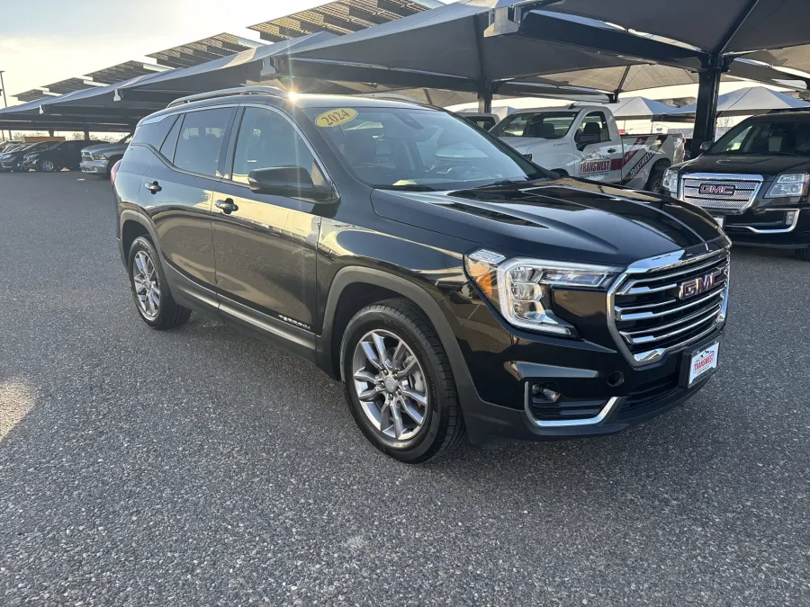 2024 GMC Terrain SLT | Photo 6 of 21
