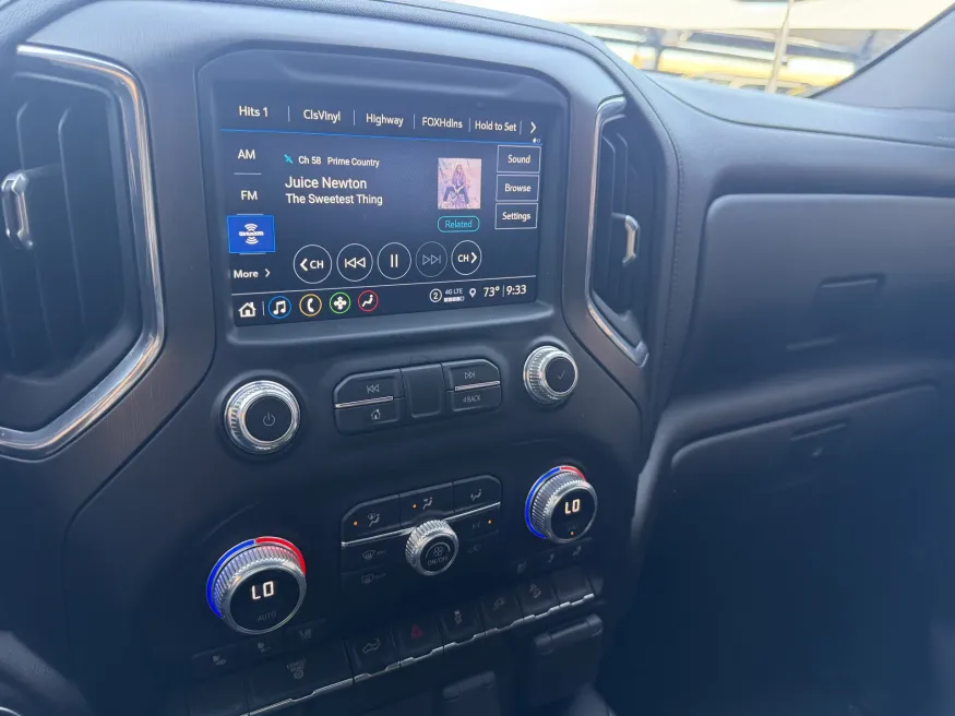 2022 GMC Sierra 2500HD AT4 | Photo 18 of 23