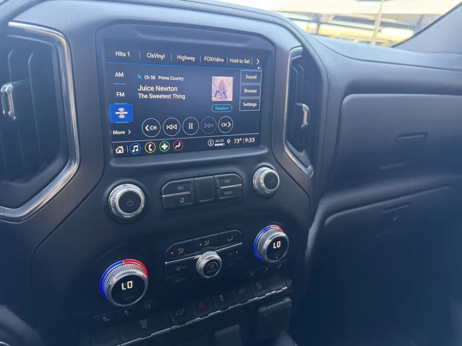 2022 GMC Sierra 2500HD AT4 | Photo 18 of 23
