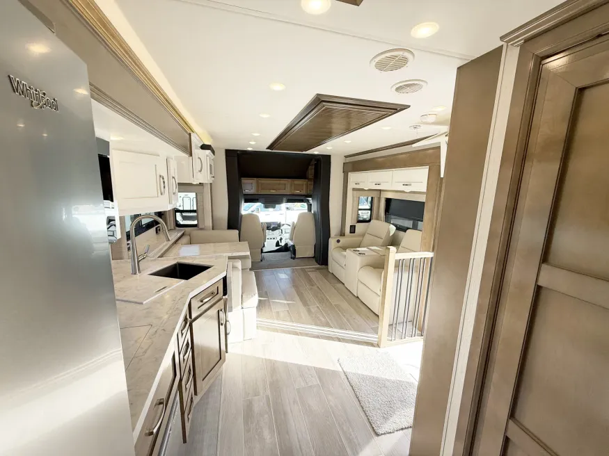 2026 Newmar Super Star 3731 | Photo 4 of 31