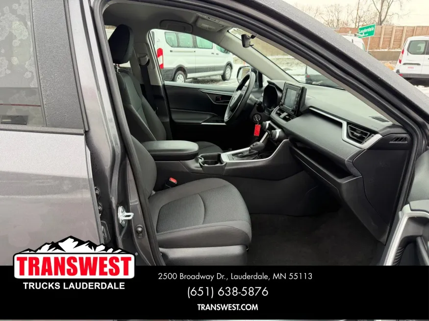 2021 Toyota RAV4 LE | Photo 20 of 23