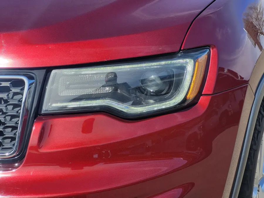 2017 Jeep Grand Cherokee Limited | Photo 7 of 32