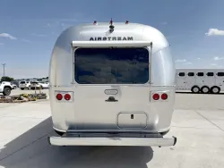 2024 Airstream Classic 33FB Twin | Thumbnail Photo 18 of 23