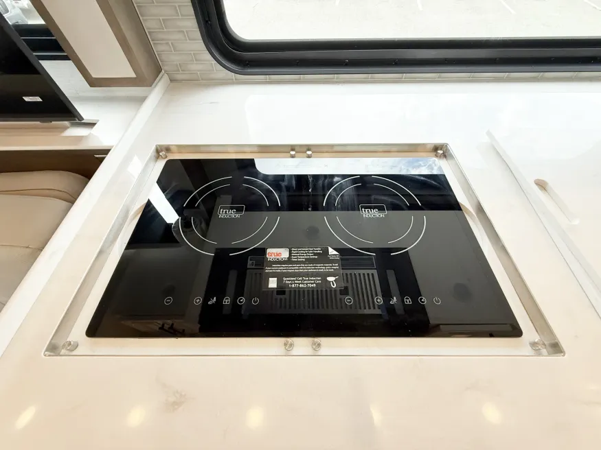 2026 Newmar Summit Aire 4505 | Photo 11 of 32