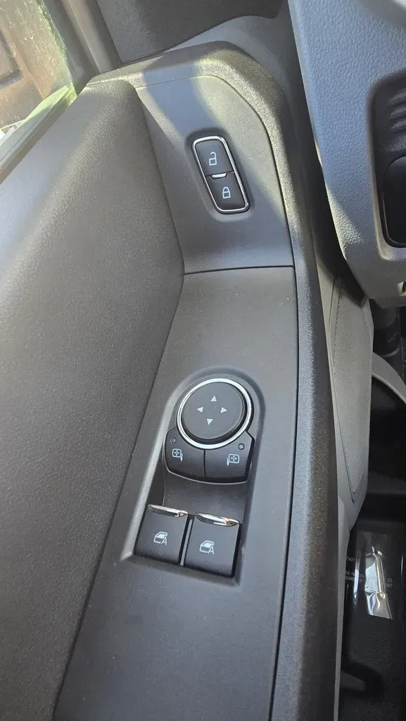 2025 Ford Super Duty F-600 | Photo 12 of 26