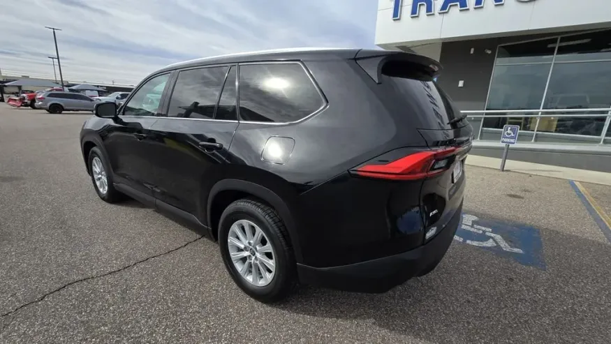 2024 Toyota Grand Highlander | Photo 6 of 26