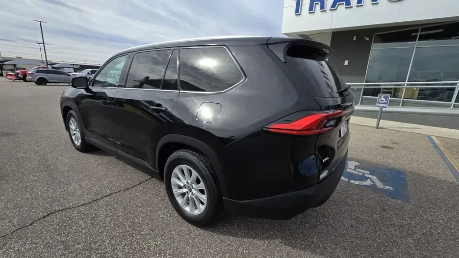 2024 Toyota Grand Highlander | Photo 6 of 26