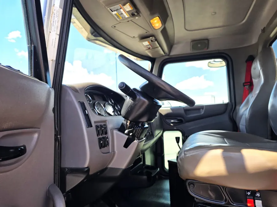 2022 Peterbilt 337 | Photo 17 of 23