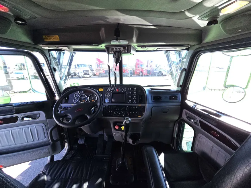 2022 Peterbilt 389 | Photo 39 of 40