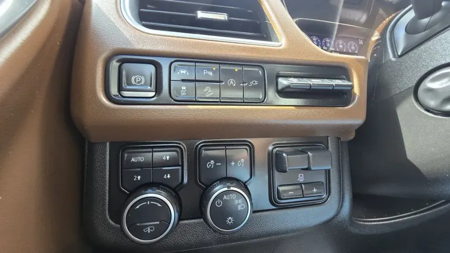 2021 Chevrolet Suburban | Photo 16 of 37