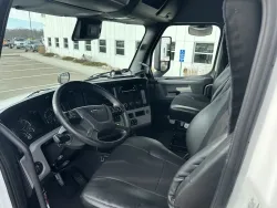 2022 Freightliner Cascadia | Thumbnail Photo 10 of 22