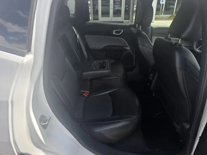 2024 Jeep Compass Latitude | Photo 15 of 21