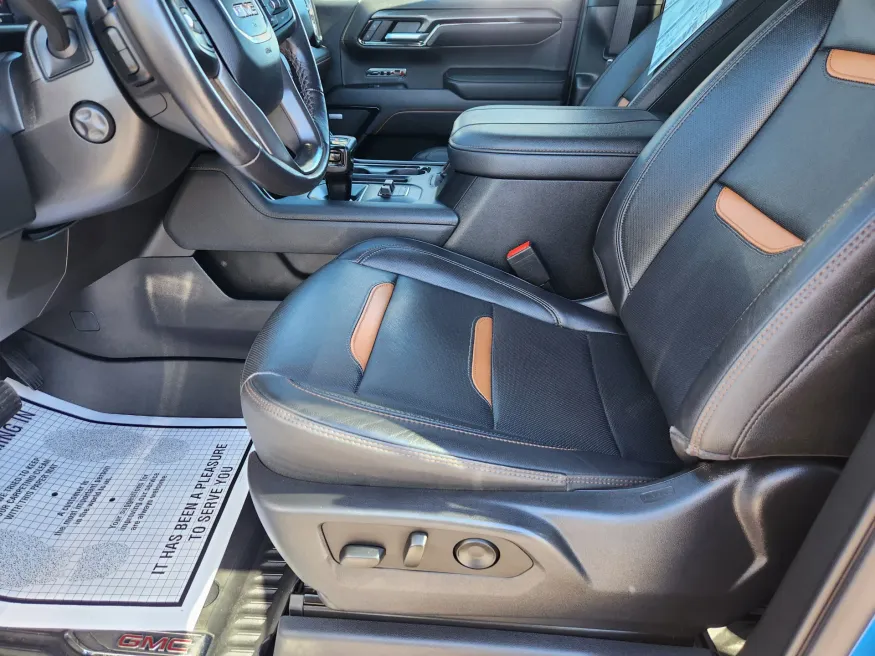2023 GMC Sierra 1500 AT4 | Photo 8 of 31