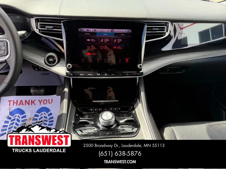 2023 Jeep Wagoneer L Series III | Photo 12 of 23