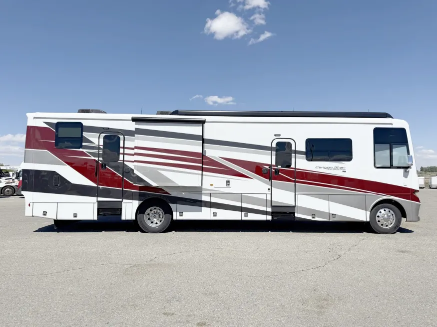 2027 Newmar Canyon Star 3947 | Photo 4 of 32