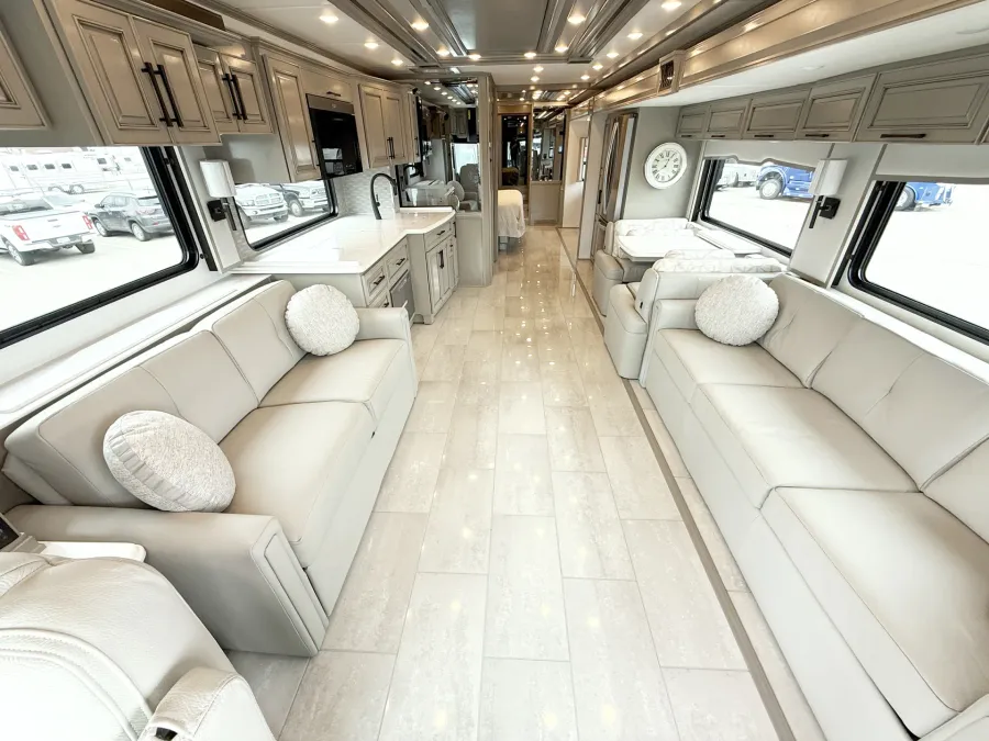2026 Newmar London Aire 4551 | Photo 4 of 33