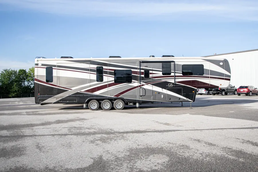 2019 DRV Mobile Suites 44 Nashville | Photo 1 of 26