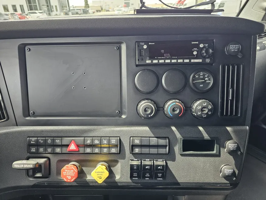 2024 Freightliner Cascadia 126 | Photo 12 of 21