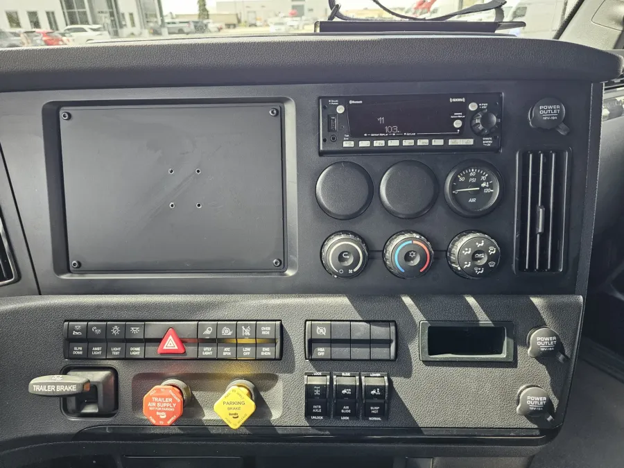 2024 Freightliner Cascadia 126 | Photo 12 of 21