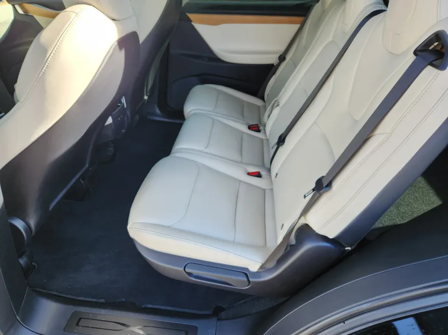 2021 Tesla Model X | Photo 11 of 31