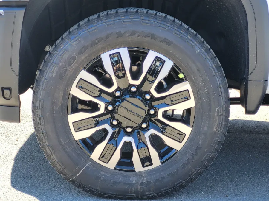 2026 GMC Sierra 2500HD Denali Ultimate | Photo 9 of 25