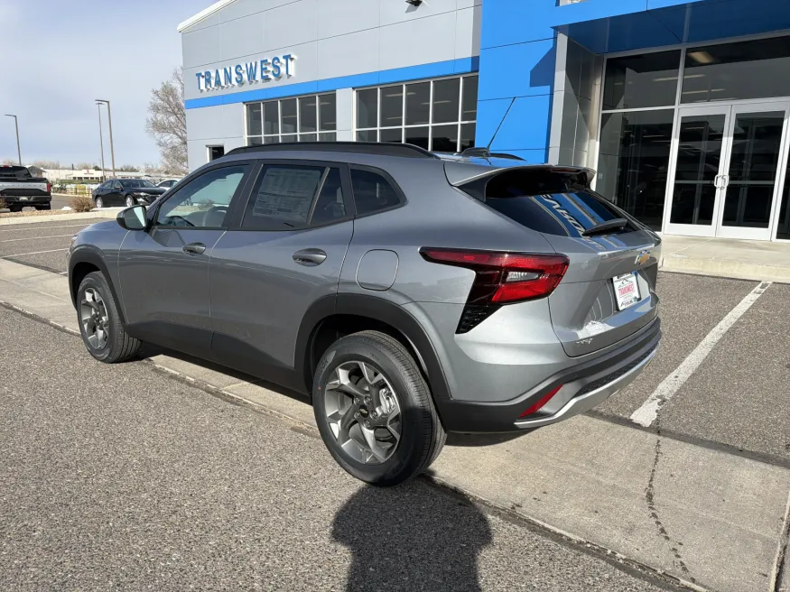 2026 Chevrolet Trax LT | Photo 2 of 19